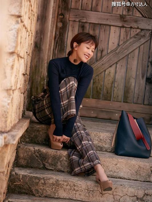 贵人 “愉贵人”亮相活动,穿星空刺绣长裙优雅又仙气,美出了新高度