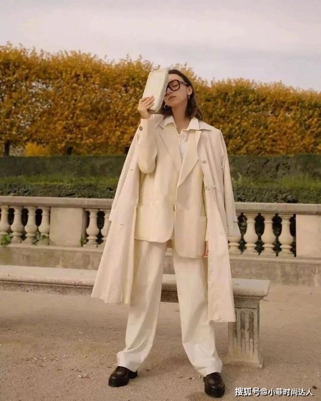 浅色 初冬穿什么才有气质感?大衣是个好选择,掌握这几点,穿出女神范