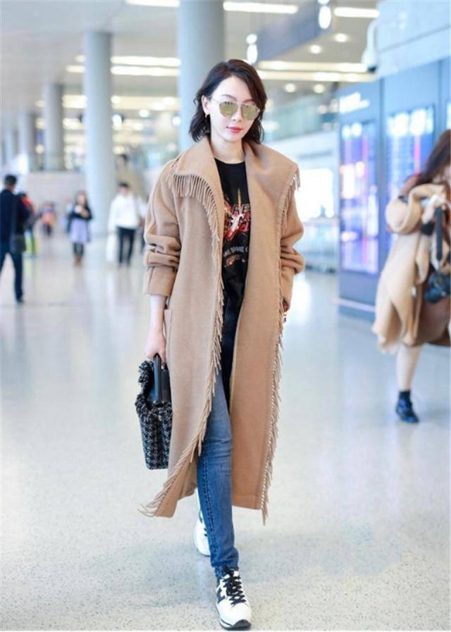 黑色 奔四的女人尽量不要打底裤配裙子!学陈数这样穿,美得优雅又气质