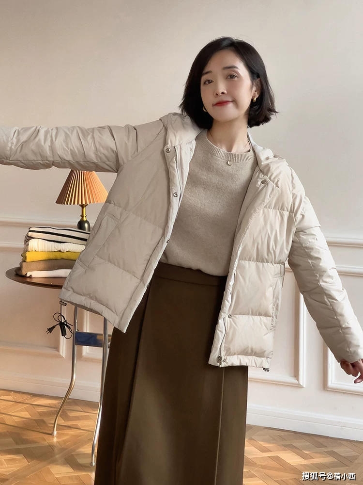 颜色 女人无论年纪多大，穿“羽绒服”都能时髦洋气，跟博主照穿就行