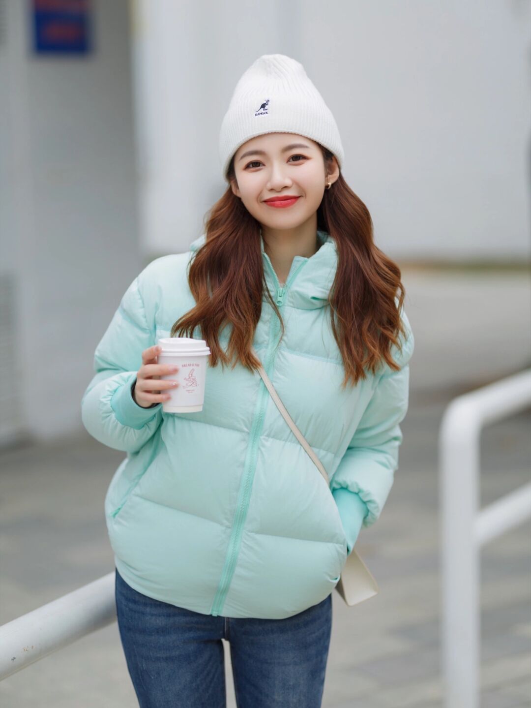 黑色 穿不厌的羽绒服，入冬选择这么穿不仅保暖舒适，还很减龄又时髦