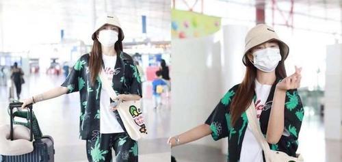 黑色 沈梦辰气色丝毫不减从前，穿绿色印花短袖好俏皮，性格太喜人