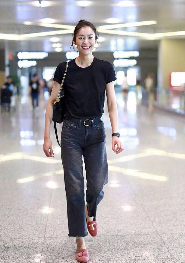 黑色 面黄肌瘦，皮肤暗沉！刘雯的摄影师真的该换了，女神被拍成这样！