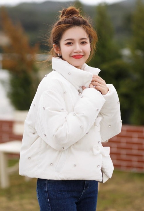 黑色 穿不厌的羽绒服，入冬选择这么穿不仅保暖舒适，还很减龄又时髦