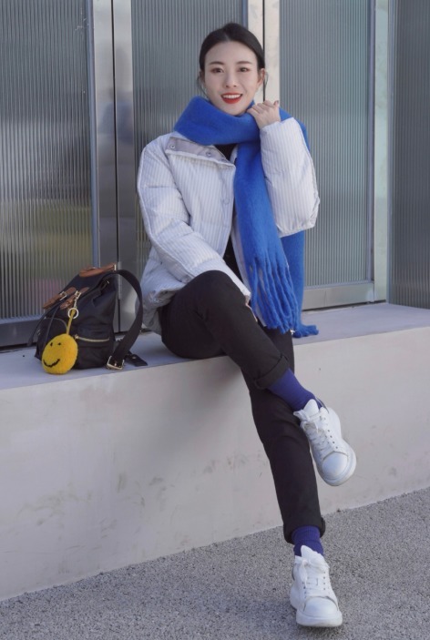 黑色 穿不厌的羽绒服,入冬选择这么穿不仅保暖舒适,还很减龄又时髦