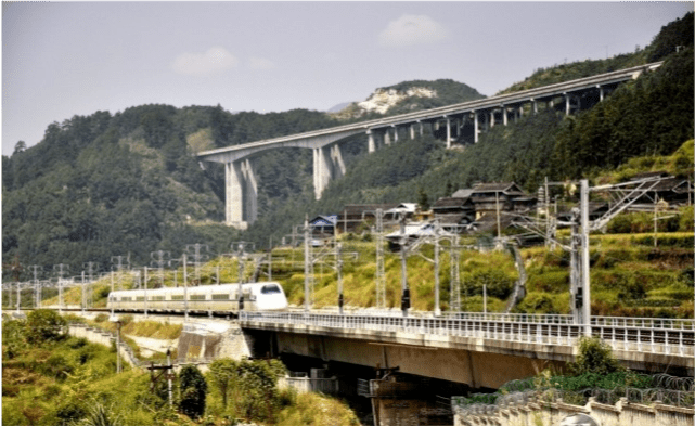 站玉从城际铁路寄托着贵州东部3个县的高铁梦,分别为天柱县,锦屏县