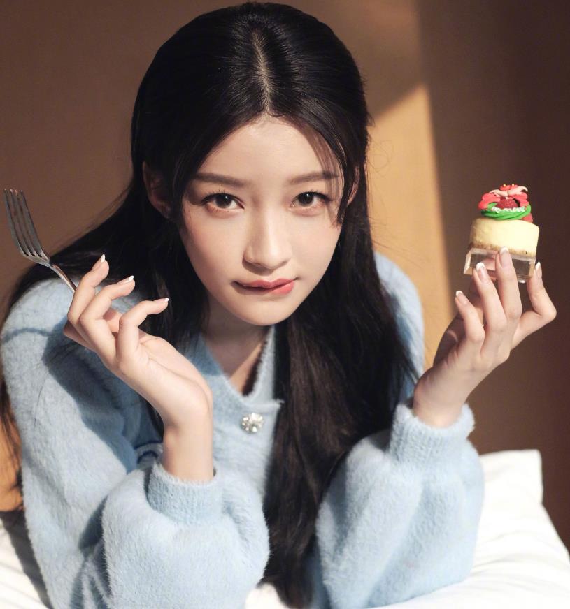 王京花和孙怡女儿 25b0c816d0ca47139da870fb1a81a26f.jpeg