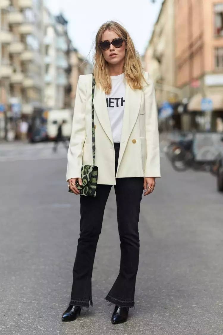 喇叭裤 冬季外套不用太复杂,衣橱中有这两件就足够了,时尚保暖又显气质