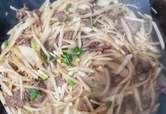 土豆丝炒肉怎么炒好吃又嫩 efb52df8e8a044539510e67e72531f08.jpeg