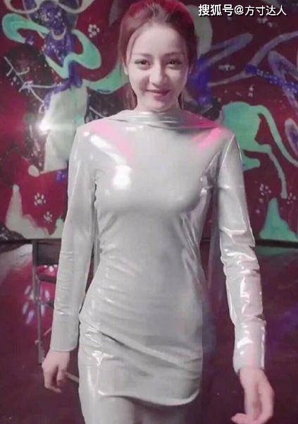 设计 “液体裙”被娱乐圈带火了！单穿时尚高级，比短裙还撩人