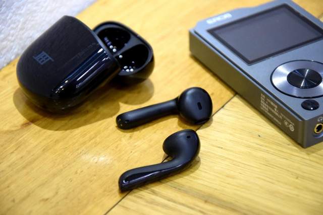 JEET ONE升级版与一代有何不同？增加无线充功能，音感提升明显