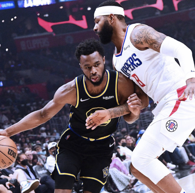 征服|庫里MVP穩(wěn)了？庫里征服快船球迷，轟下30＋6，勇士擊沉快船