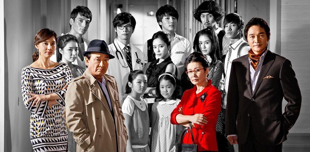 金慈玉在镜头前的形象通常是睿智而感性的,但在进入