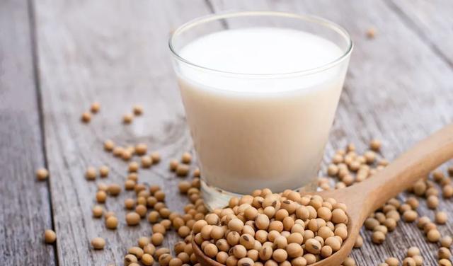 做法|早餐别出去吃了，教你10分钟做油饼，不用擀不用揉，比油条还好吃