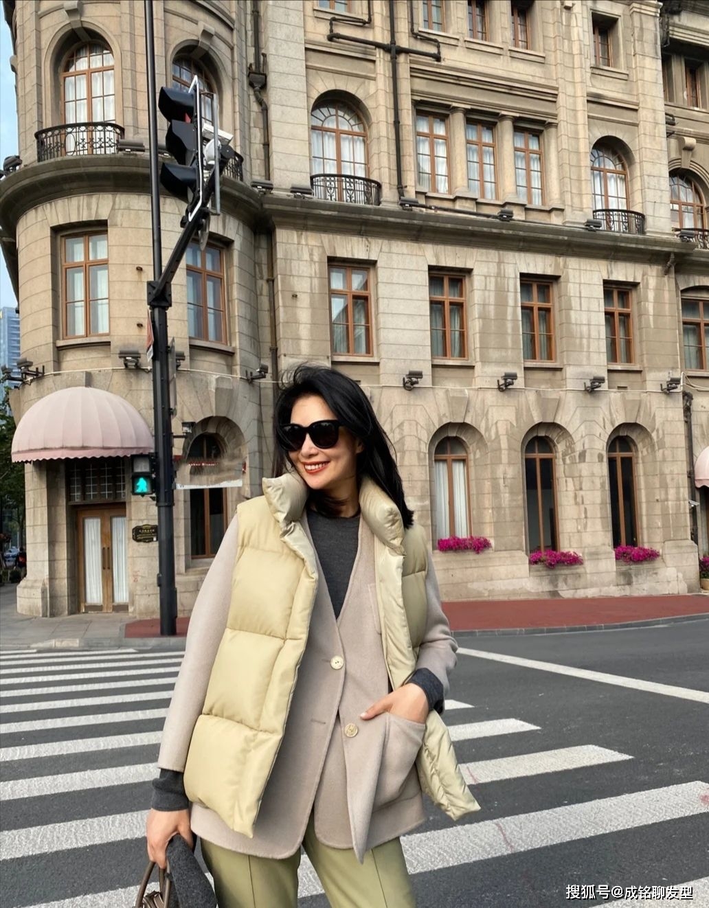 大地 40+的女人穿搭要体面,这些搭配高级又显贵,不掉档次又显气质