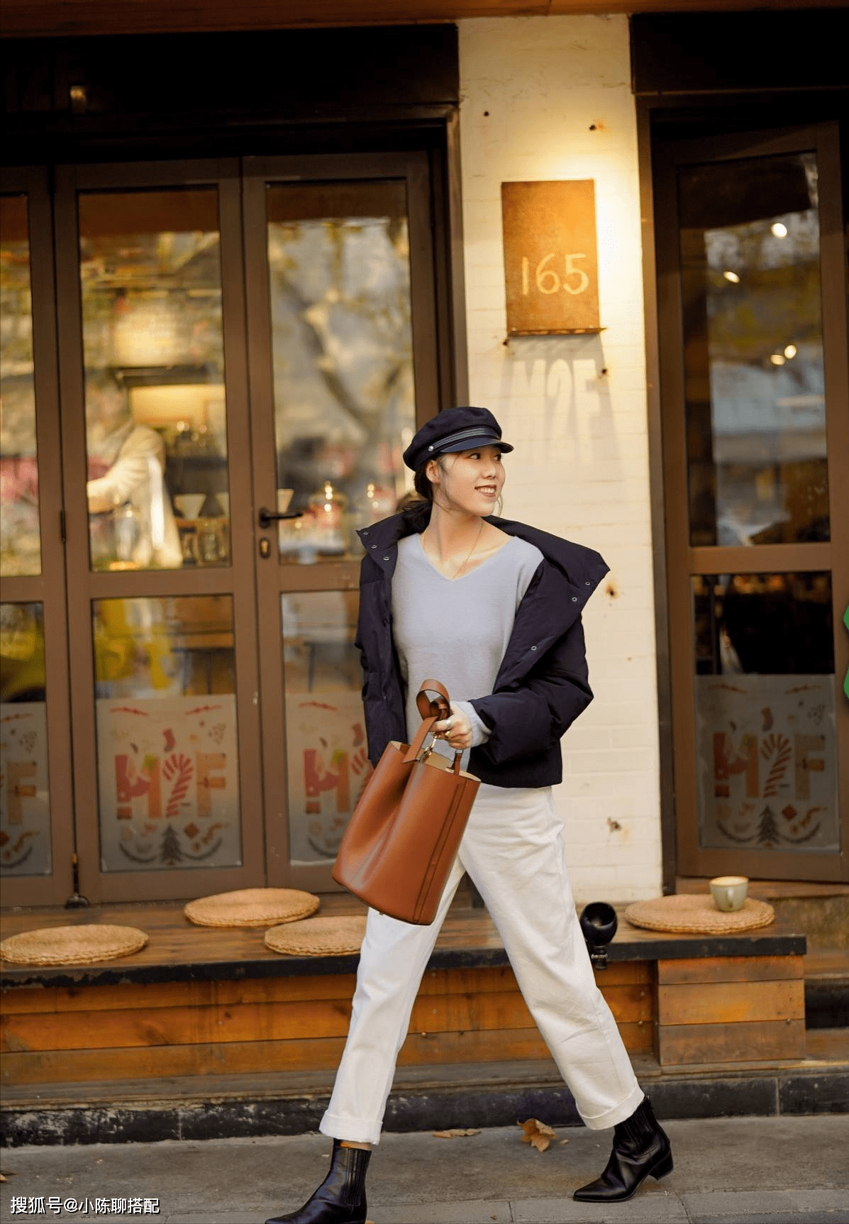 卫衣 有品位的40+女性,都在穿这“2件内搭”,微胖女性可以照着穿