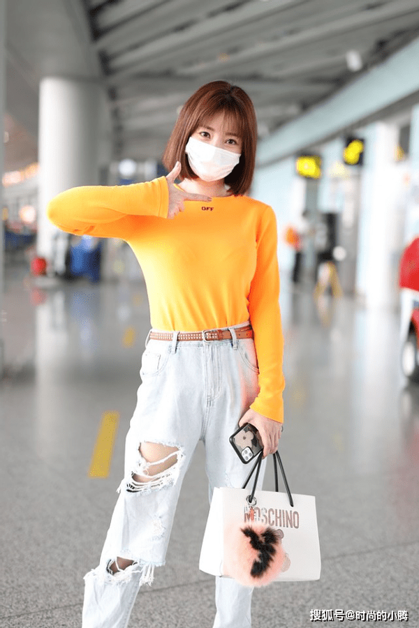 身材 柳岩嫩回18岁，空气刘海配短发显脸小还清爽，随便穿衣都有魅力