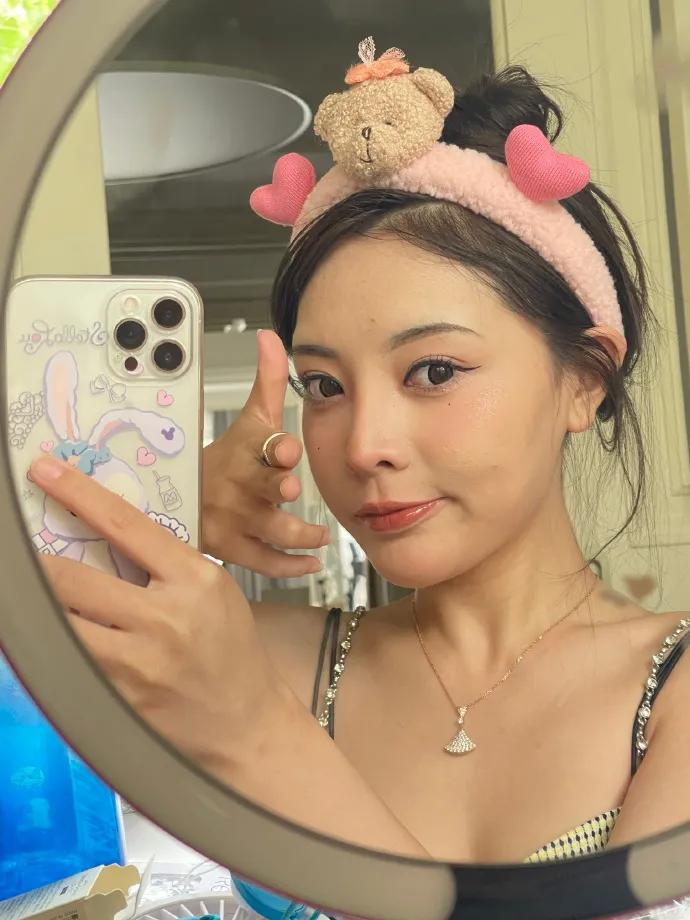 因为她是如何从万人骂的老巫婆变美学界整形模版的？