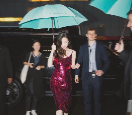 木头人群嘲杨超越像木头人，一个女人，这次让她直接霸榜热搜