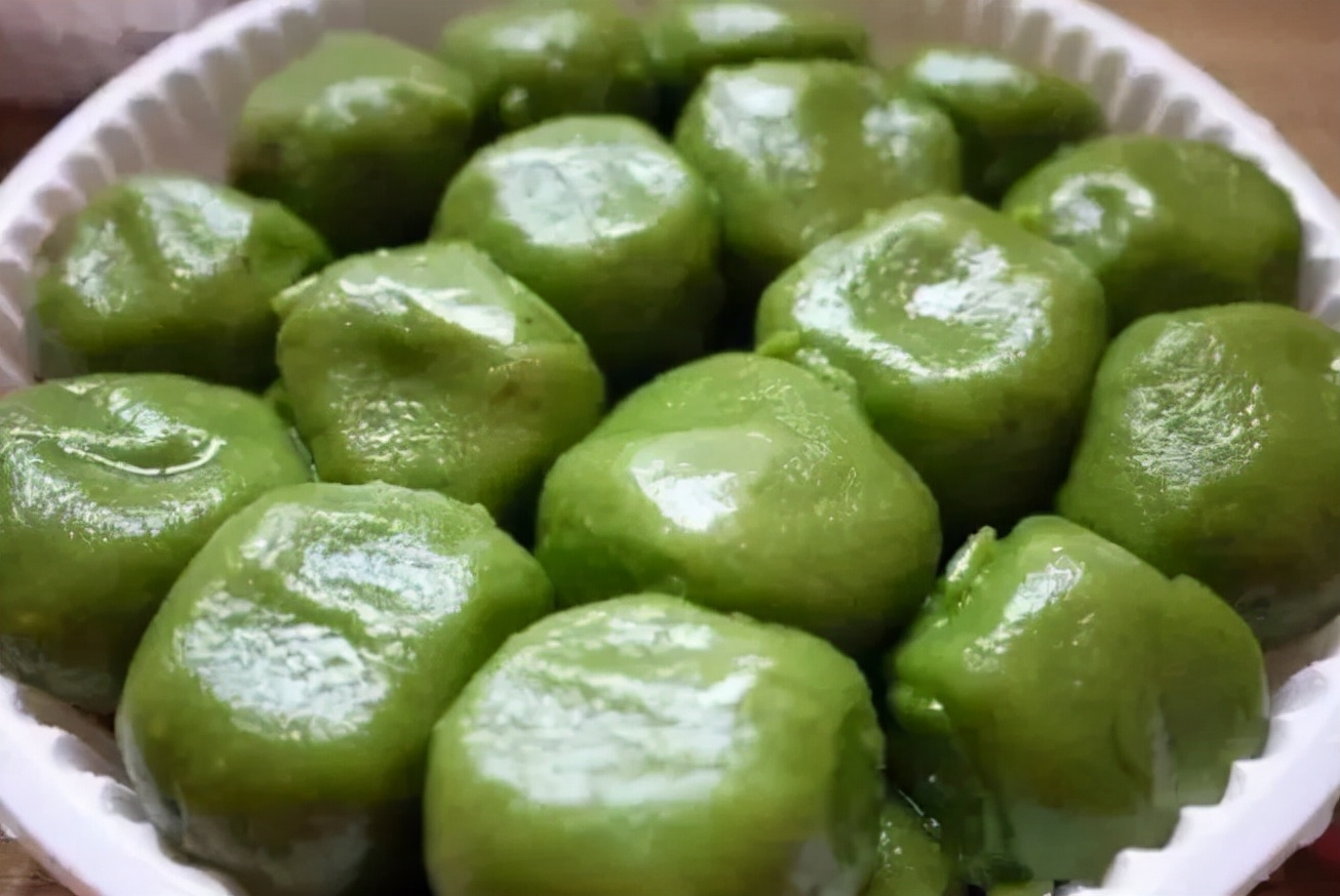 艾粄客家人喜欢将年糕称之为"大笼粄"或"甜粄",主要食材有糯米,砂糖等