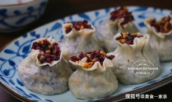 包子|除了包饺子，饺子皮还有更好的吃法，三两下蒸一锅，孩子早餐最爱