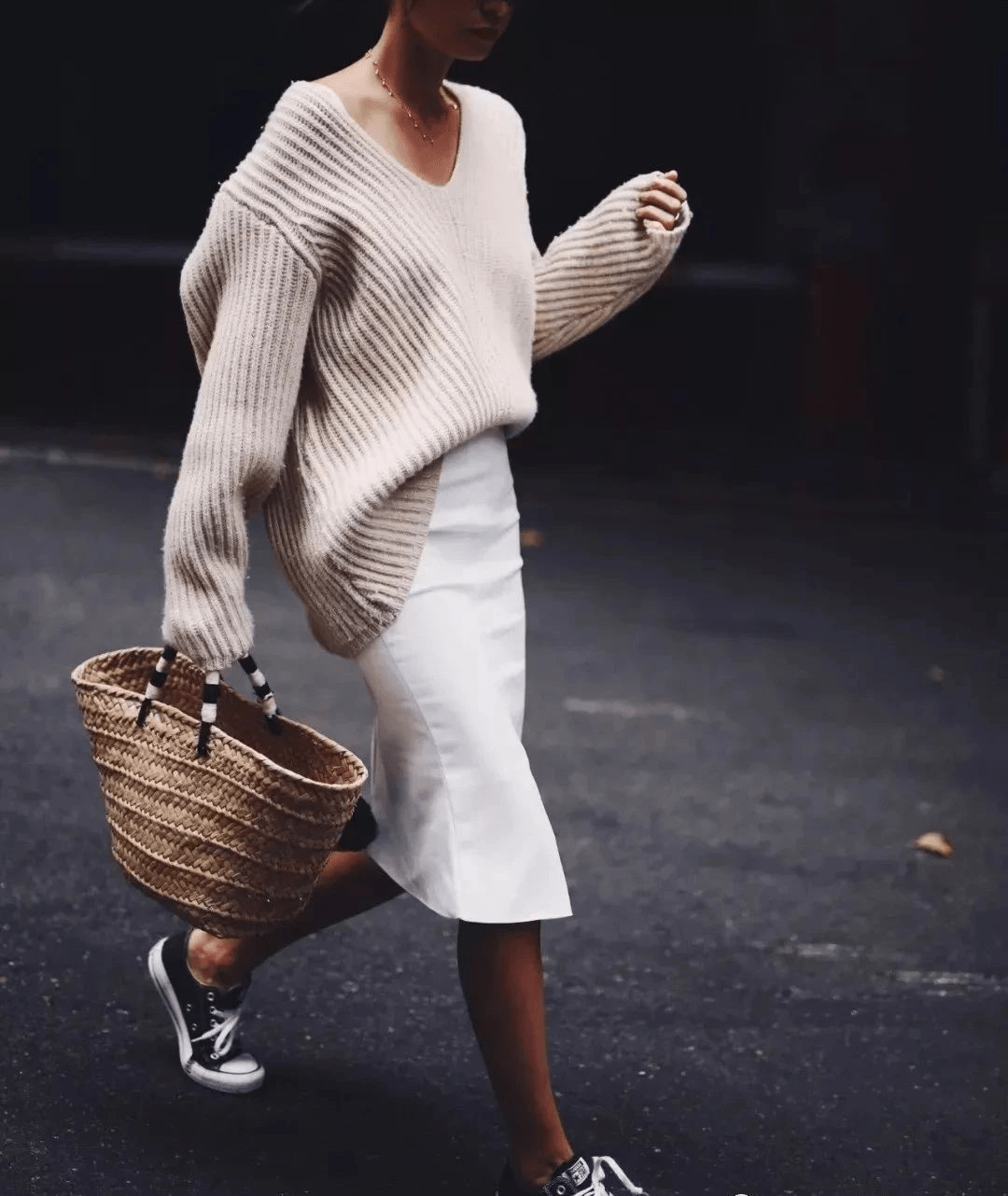 宝典 女星们都爱的冬季慵懒法！大毛衣+半裙，温柔气质女人必备宝典