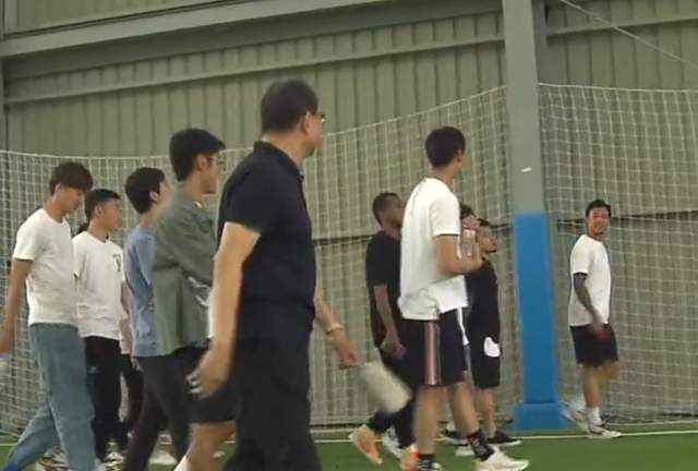 主教練|記者推薦77歲徐根寶執(zhí)教國(guó)足：他與來(lái)自上海的足協(xié)領(lǐng)導(dǎo)好溝通！