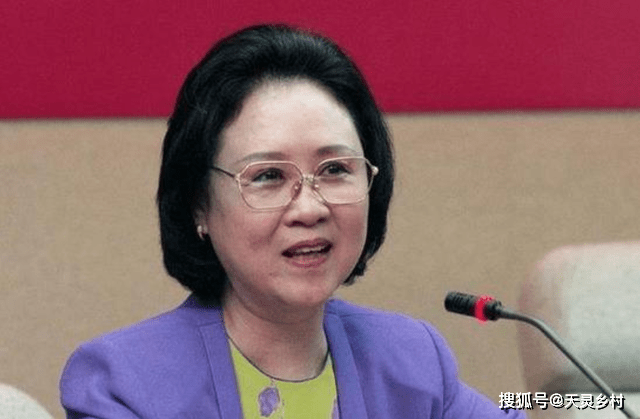 什么 琼瑶奶奶才是真的摩登女郎,什么艳穿什么,80+美得挺不一般