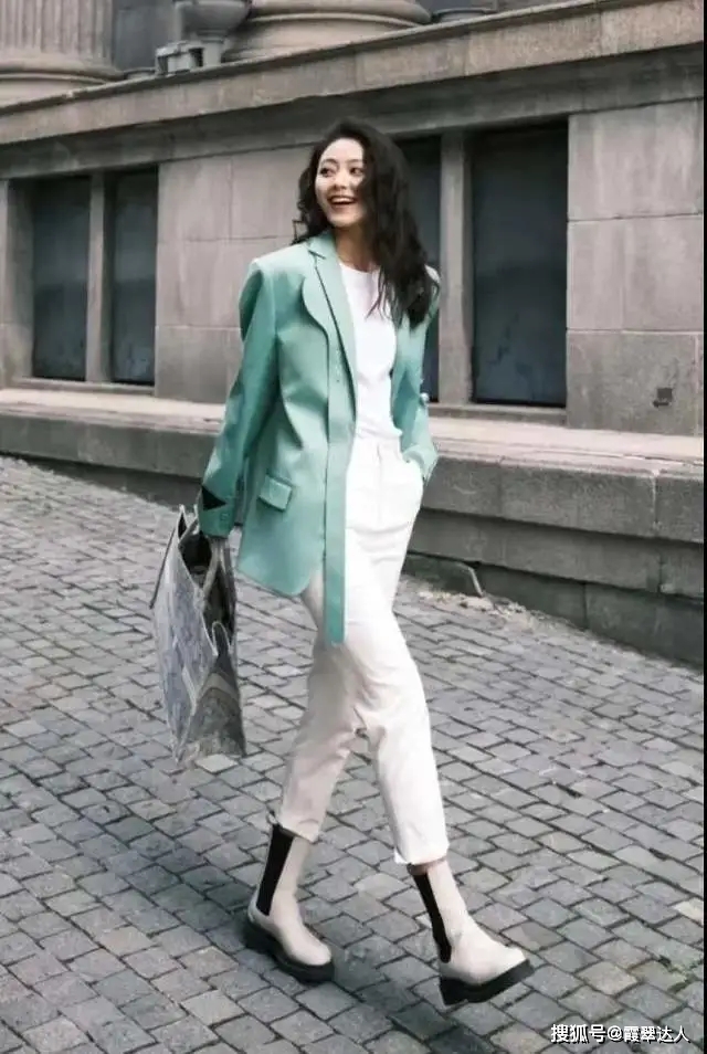 显得 冬天少穿小黑裤！瞧现在的流行“豆腐裤”，时髦特显瘦