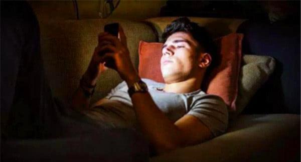 肝脏|33岁男子腹痛入院，查出肝病晚期，医生惋惜：只因两种行为害了他