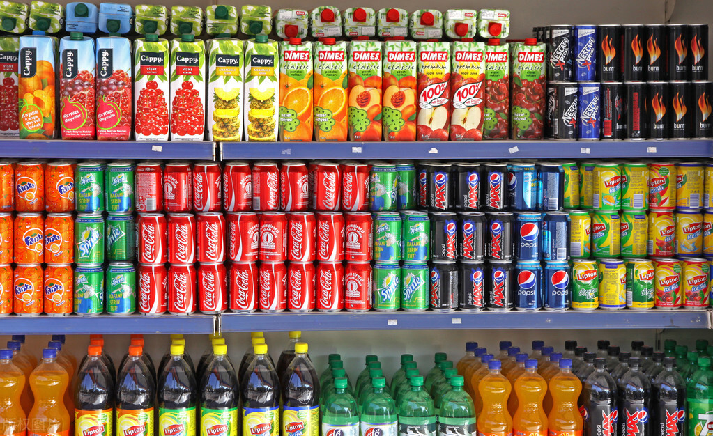 尿酸|28岁程序员尿酸飙升930，双肾衰竭，医生怒斥：怎么能把它当水喝