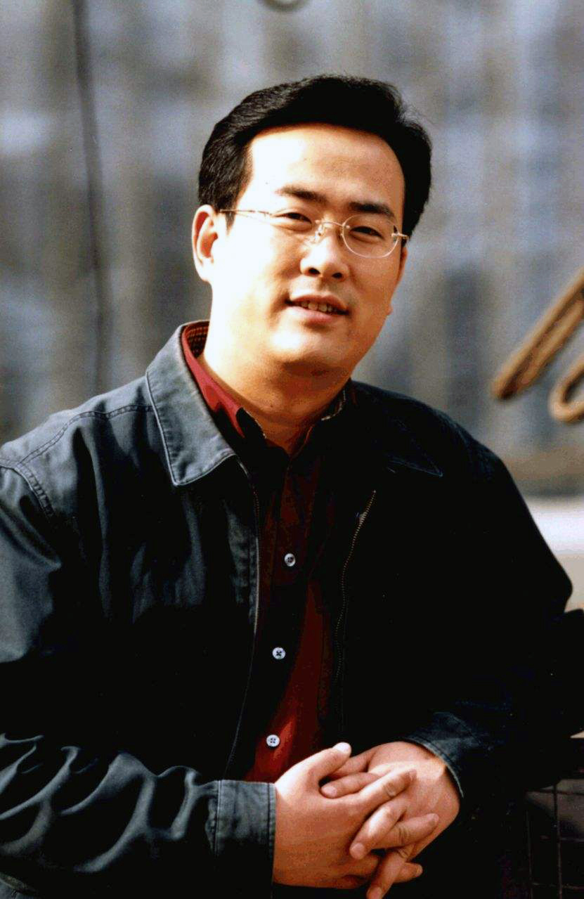 央视著名主持人张泉灵嫁大丈夫最红时辞职现在过得怎么样