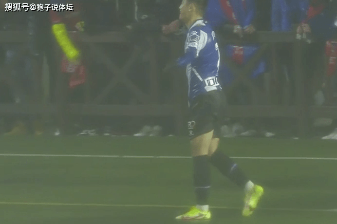 武磊|武磊無奈延續(xù)329天進(jìn)球荒！球進(jìn)門前被積水停住 反越位破門前被吹