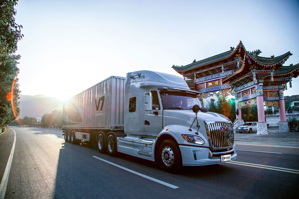 江淮跨越v7荣获"第三届赢未来-年轻人喜爱的口碑高效运营卡车奖"_长头