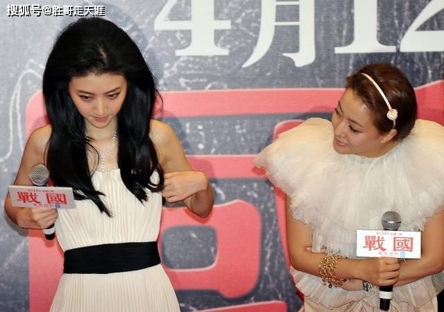 形象 金喜善与景甜各显魅力,一个穿黑丝优雅高贵,一个穿白丝清新活泼