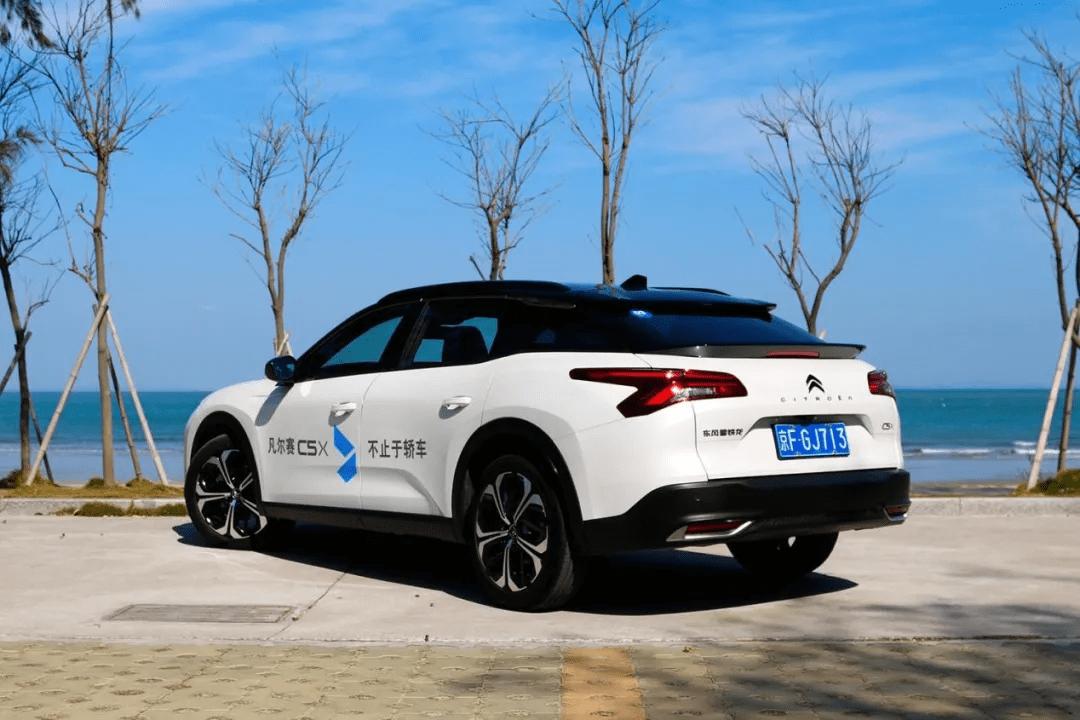 优雅轻奢被追捧多面手撑起雪铁龙试驾凡尔赛c5x