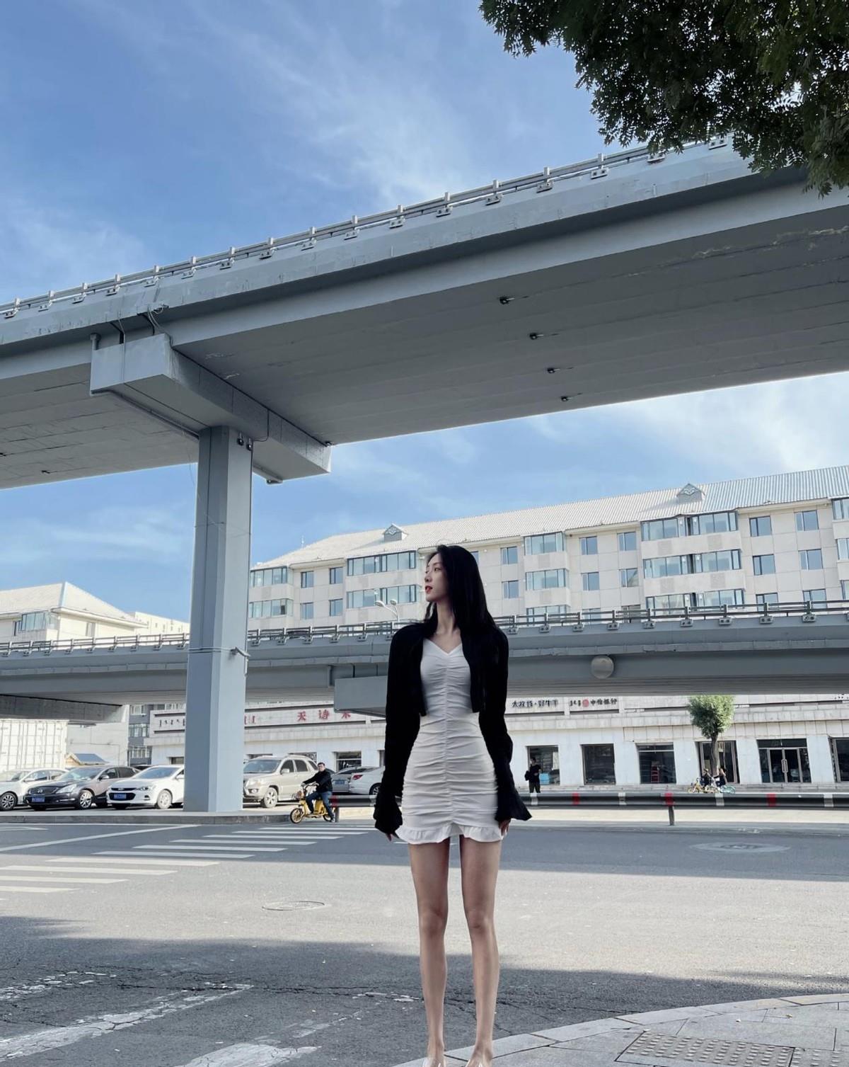 原创女篮18岁新星太美,1米87大长腿,爱打扮性感迷人,不输女明星