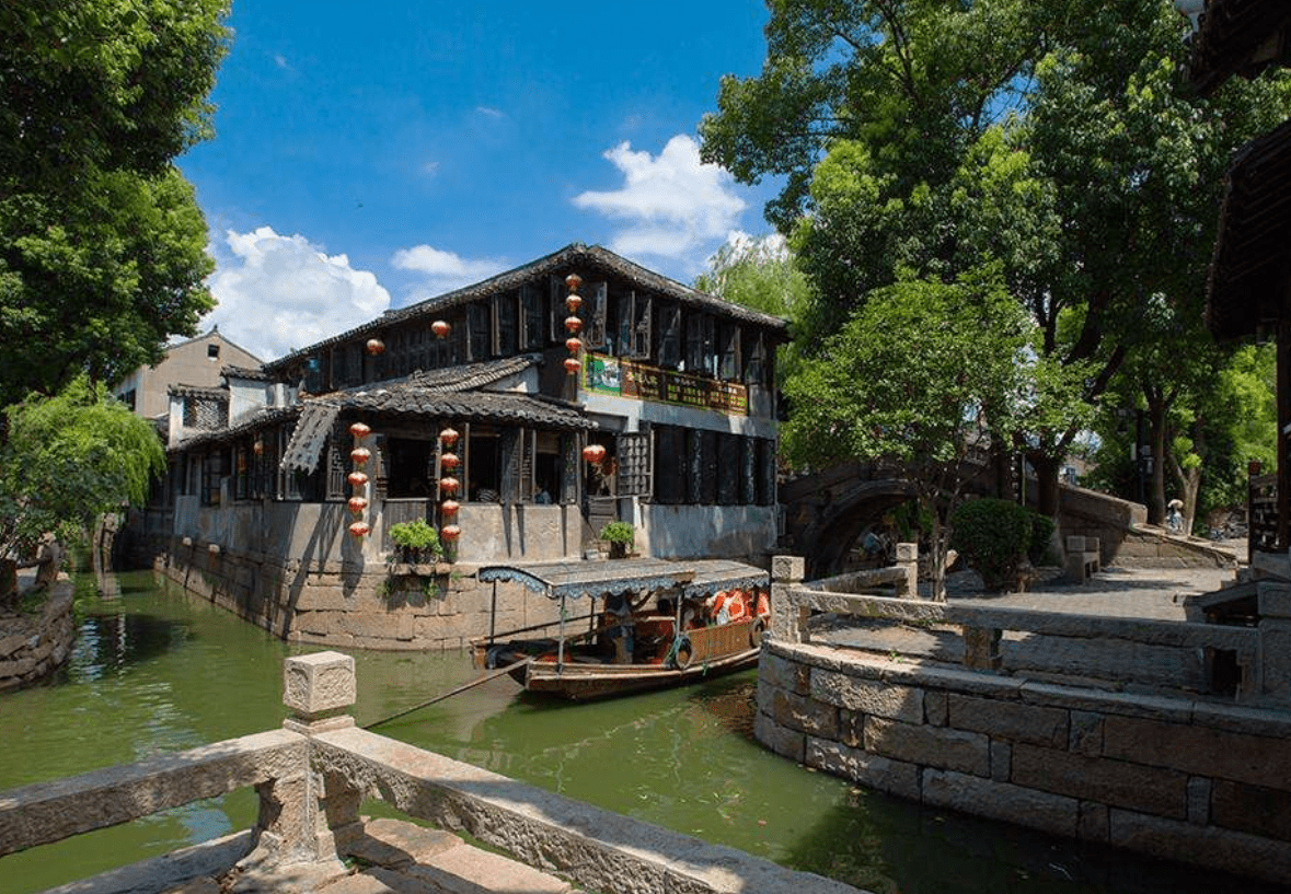 中国名字最难读的古镇，四面环水名人故居众多，典型的江南水乡