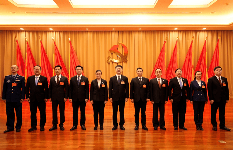 惠州新一届市委常委集体合影,刘吉当选为市委书记为此,在惠州第十二次