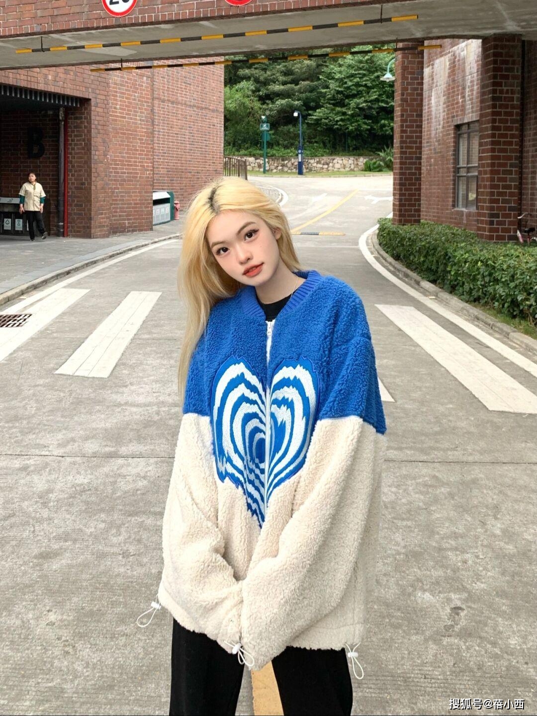 get 今冬get一件“白色羊羔绒外套”,软软糯糯拿捏温柔感,让人心动