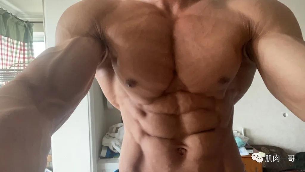 健身|180cm健体冠军拍肌肉写真走红，这肉体太撩了
