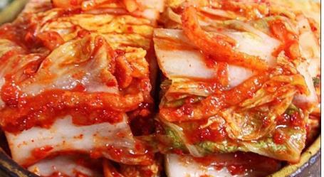 素食89岁教授研究皮肤47年，提醒女性：不想皱纹上脸，2种素食少碰