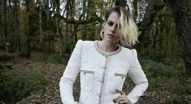 漂亮|《斯宾塞》上映,人间扳手克里斯汀身材诱惑,“维纳斯的酒窝”也太醉人了