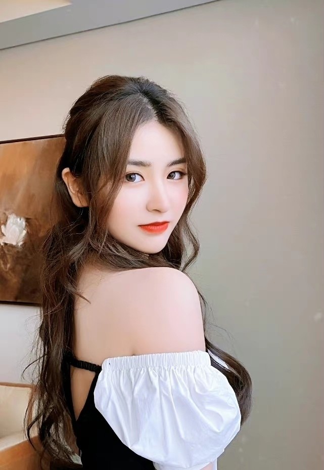 内地|金子涵加入乐华新女团，公式照被吐槽无美工，造型身材管理引争议