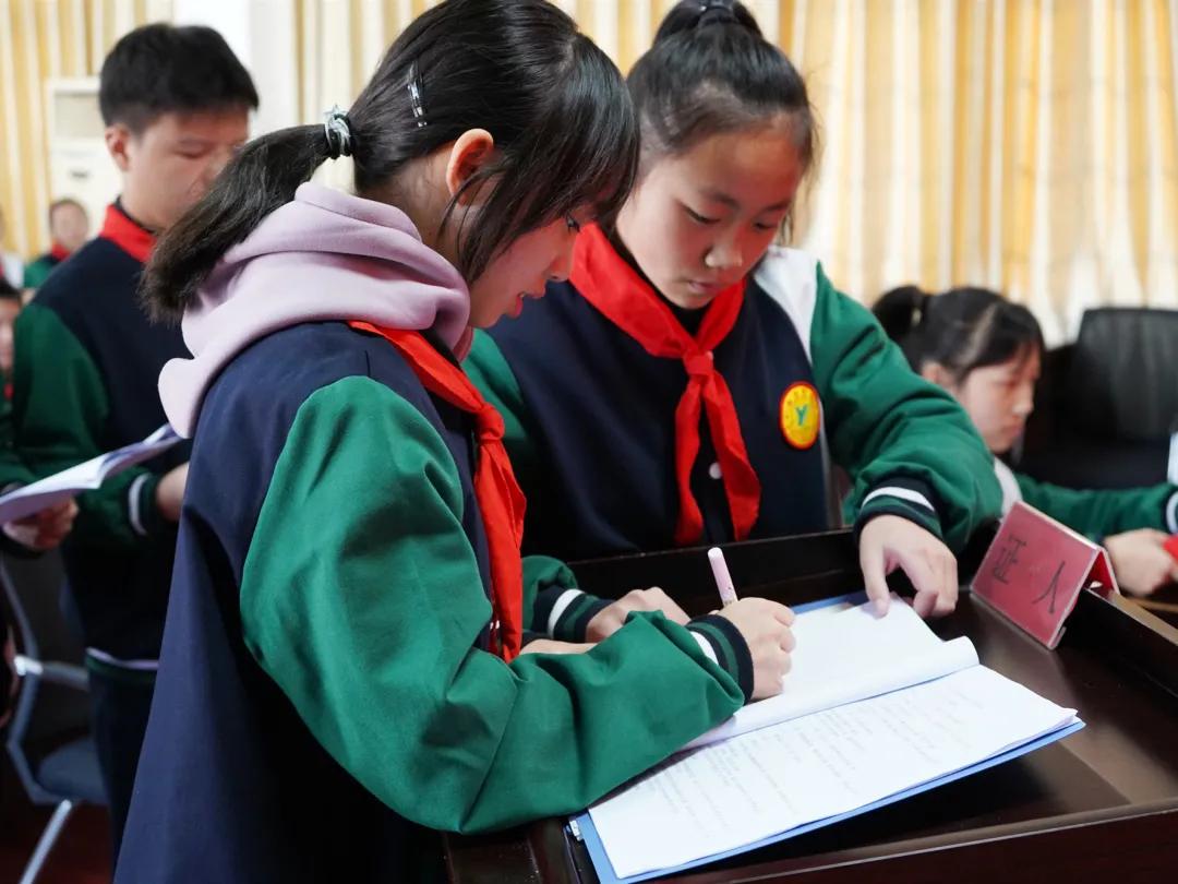 变身小法官常德市武陵区人民法院模拟庭审活动走进校园