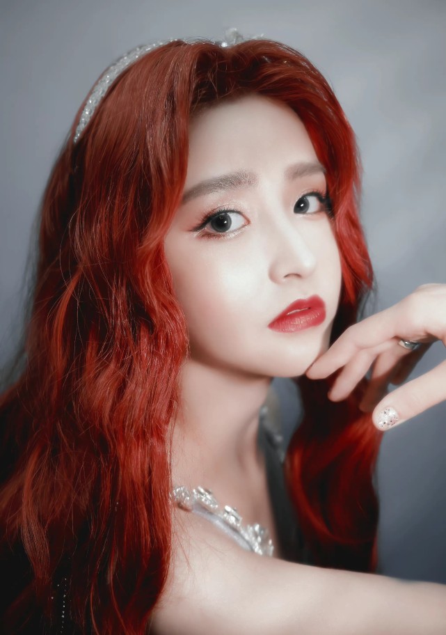 内地|金子涵加入乐华新女团，公式照被吐槽无美工，造型身材管理引争议