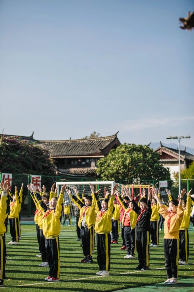 学校下属有兴仁方国瑜小学,兴文小学,现文小学,中心小学,汝吉小学