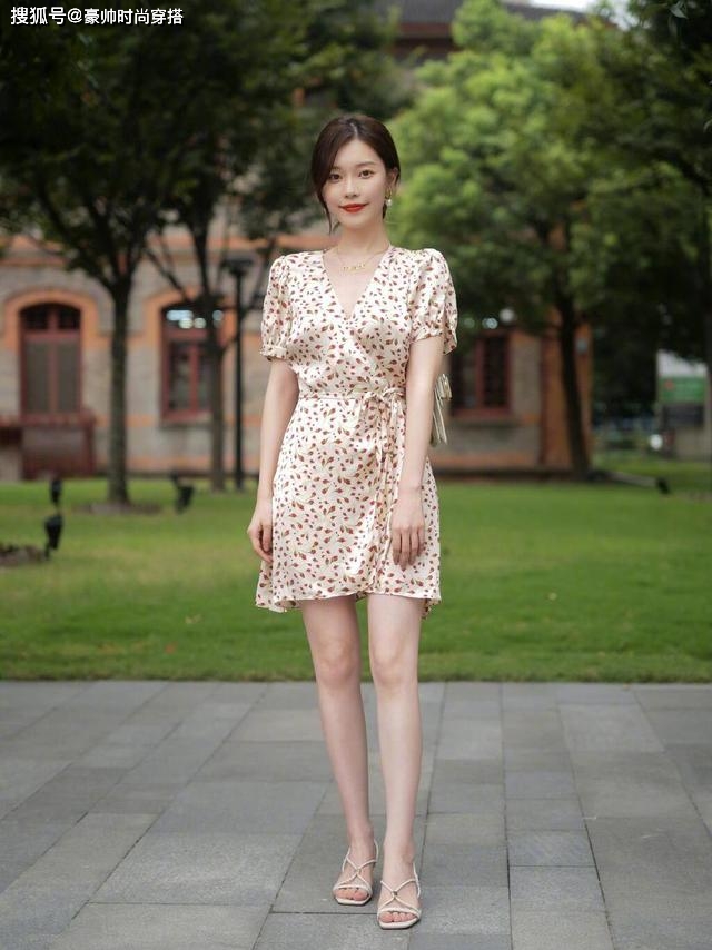 身材 初夏新穿法：凉鞋+裙子，清爽时髦又洋气，拯救你的不会穿