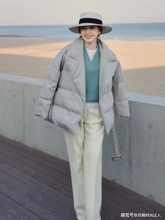显得 女人到了中年，尽量少穿大衣打底裤，学三木博主这样穿，优雅时髦