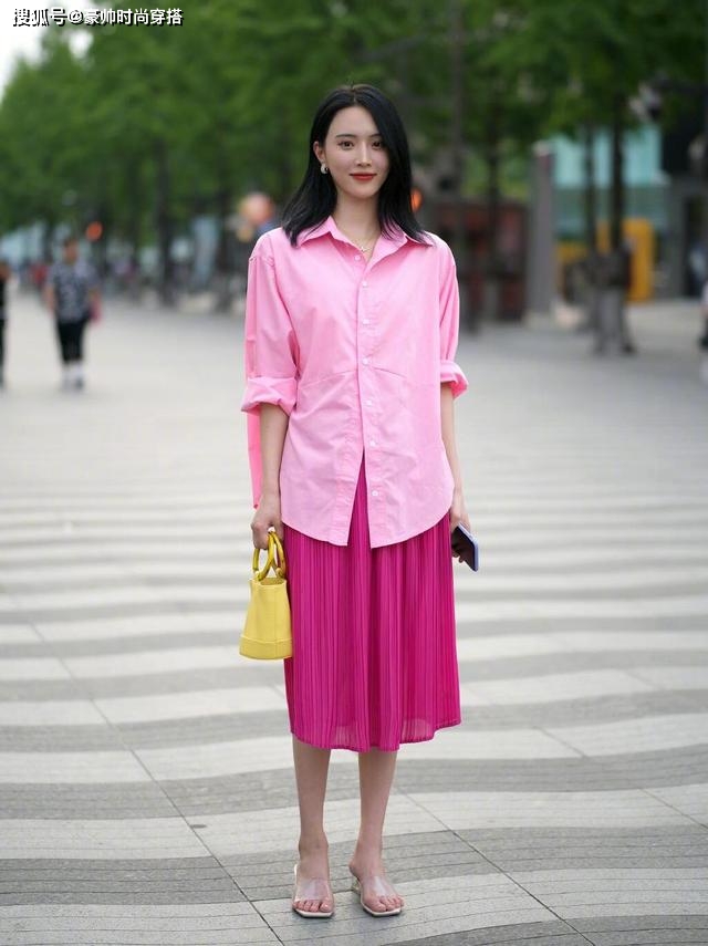 身材 初夏新穿法：凉鞋+裙子，清爽时髦又洋气，拯救你的不会穿